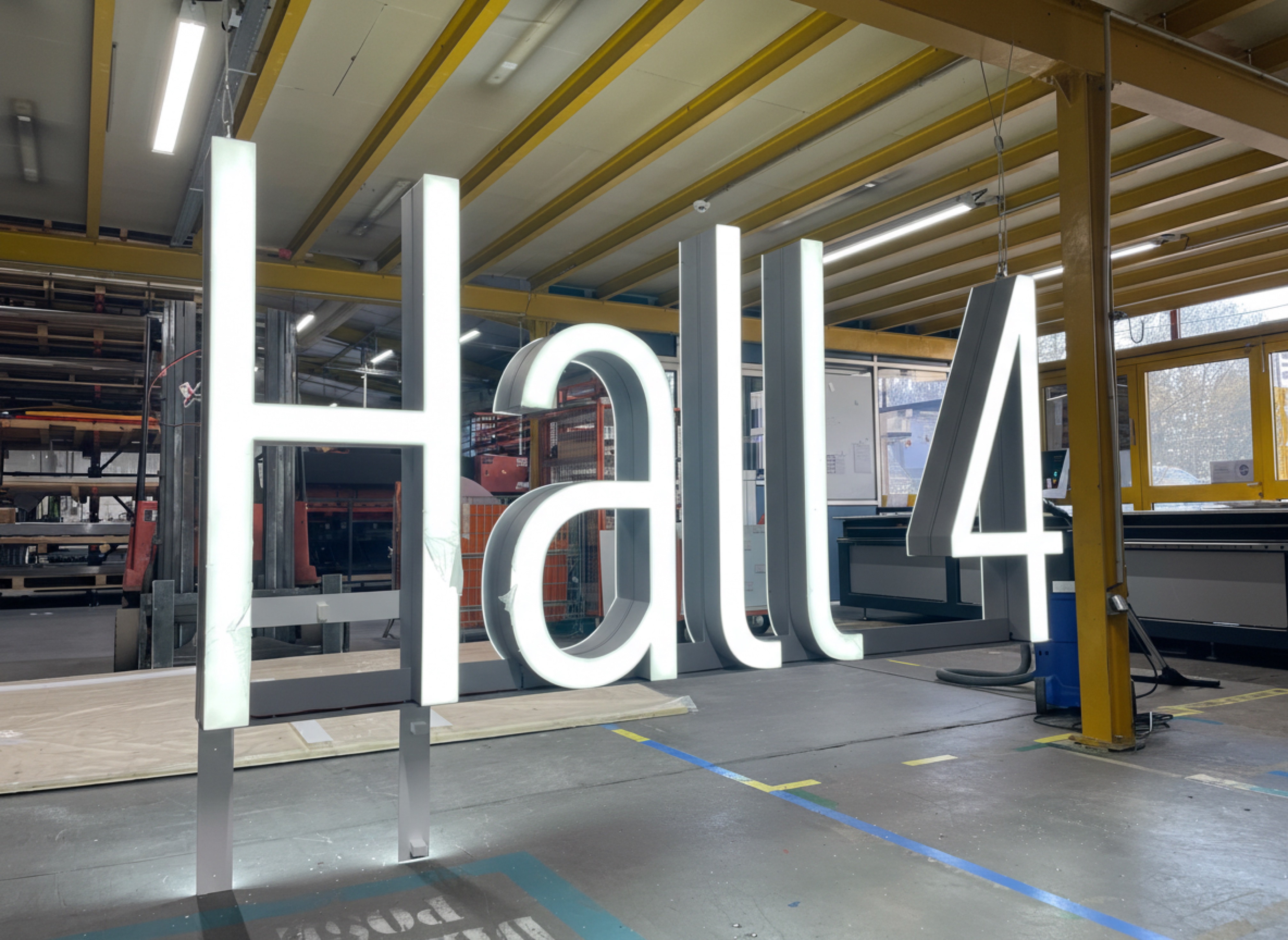 Lettres boîtiers Hall 4 en atelier