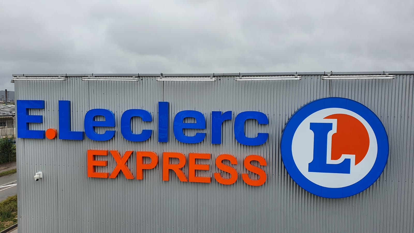 Enseigne lumineuse E.Leclerc façade magasin - Kappeler fabricant enseignes