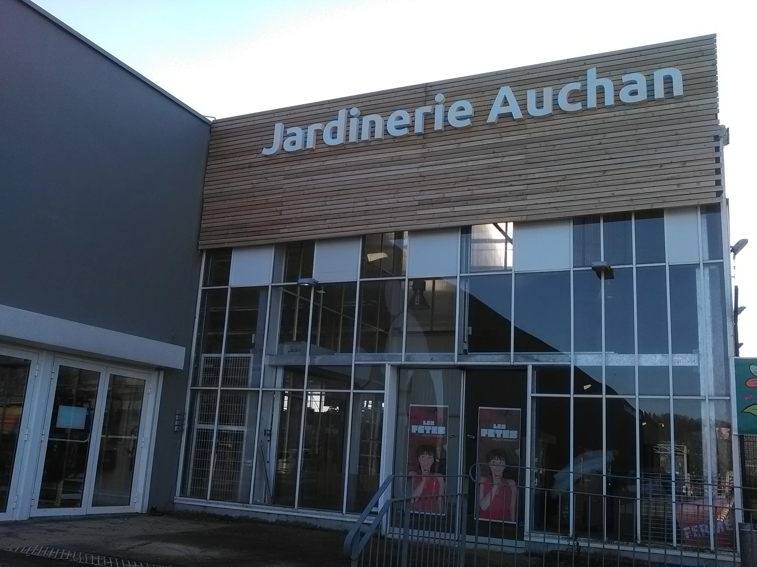 Habillage façade jardinerie bardage bois naturel - Kappeler habillage bâtiment commercial Habillage façade jardinerie bardage bois naturel - Kappeler habillage bâtiment commercial