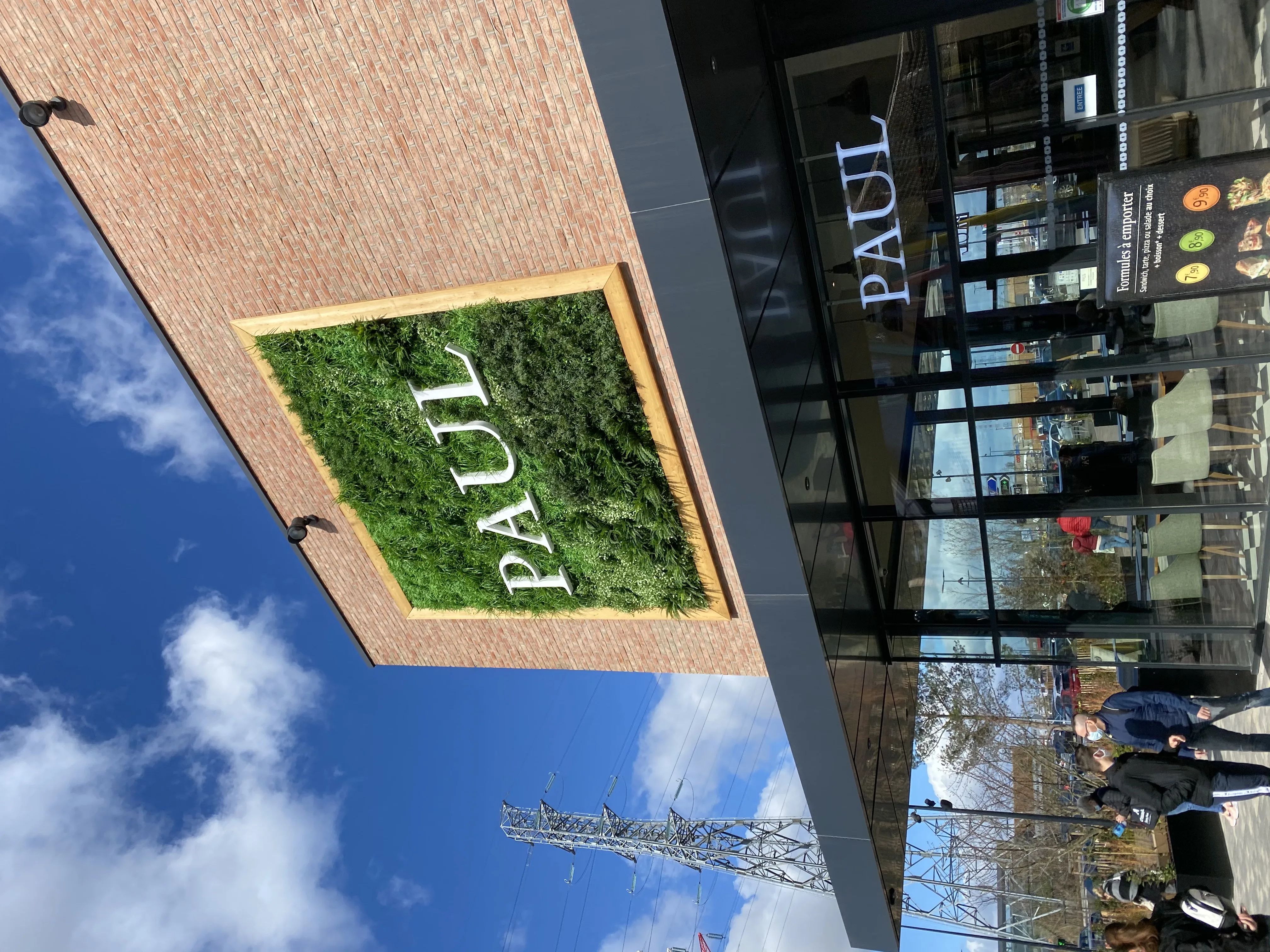 Habillage façade Paul boulangerie design vert contemporain - Kappeler Alsace Habillage façade Paul boulangerie design vert contemporain - Kappeler Alsace