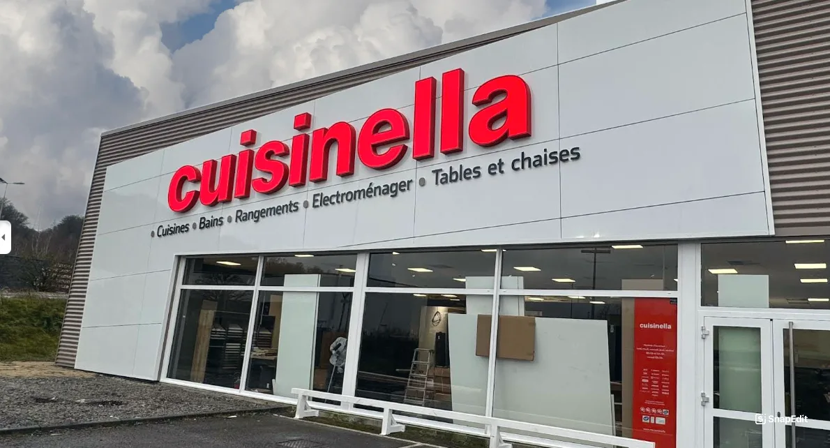 Habillage de façade Cuisinella réalisé par Kappeler Enseignes Habillage de façade Cuisinella réalisé par Kappeler Enseignes