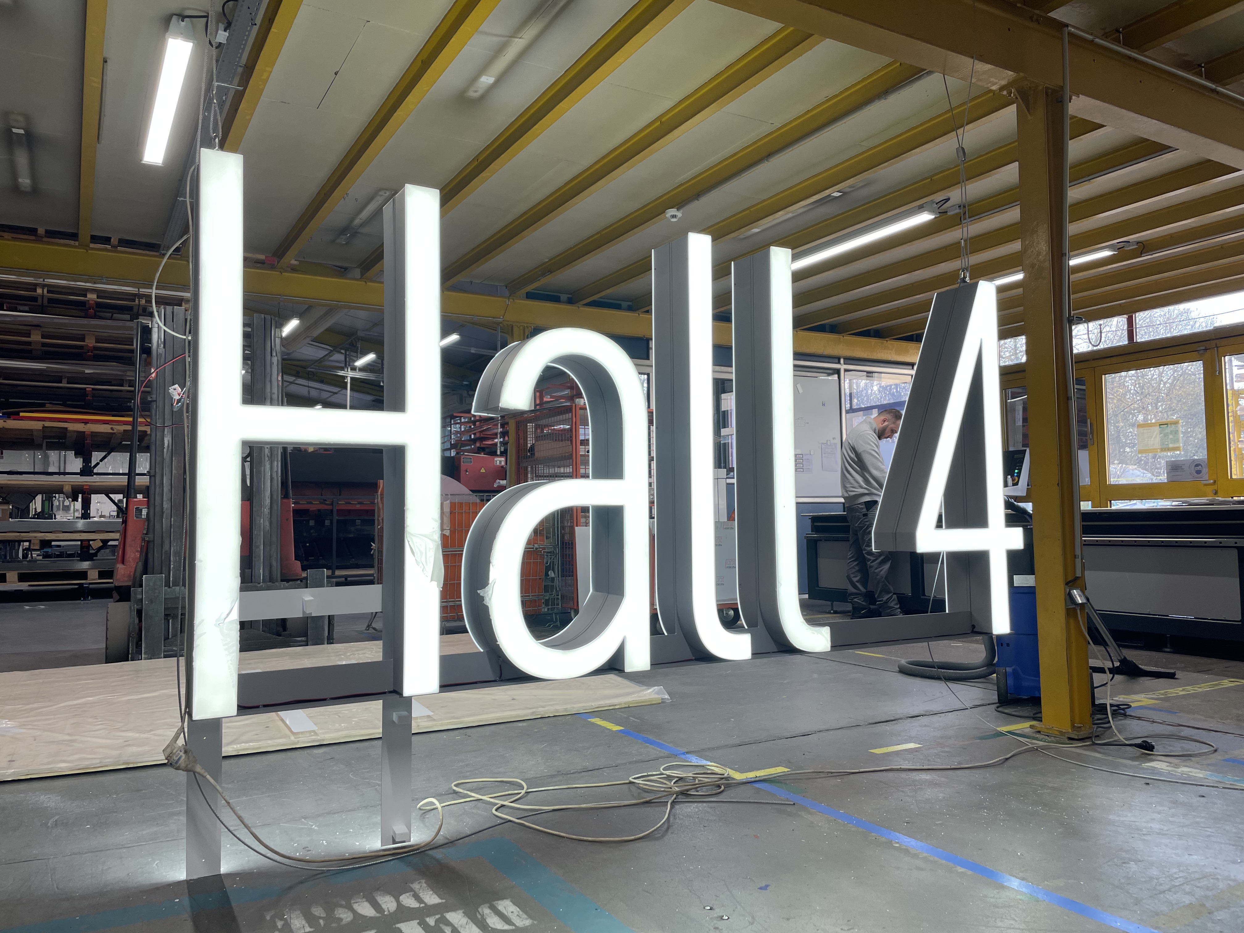 Enseigne Hall 4 du Palais des Expositions et des Congrès de Strasbourg dans l'usine Kappeler