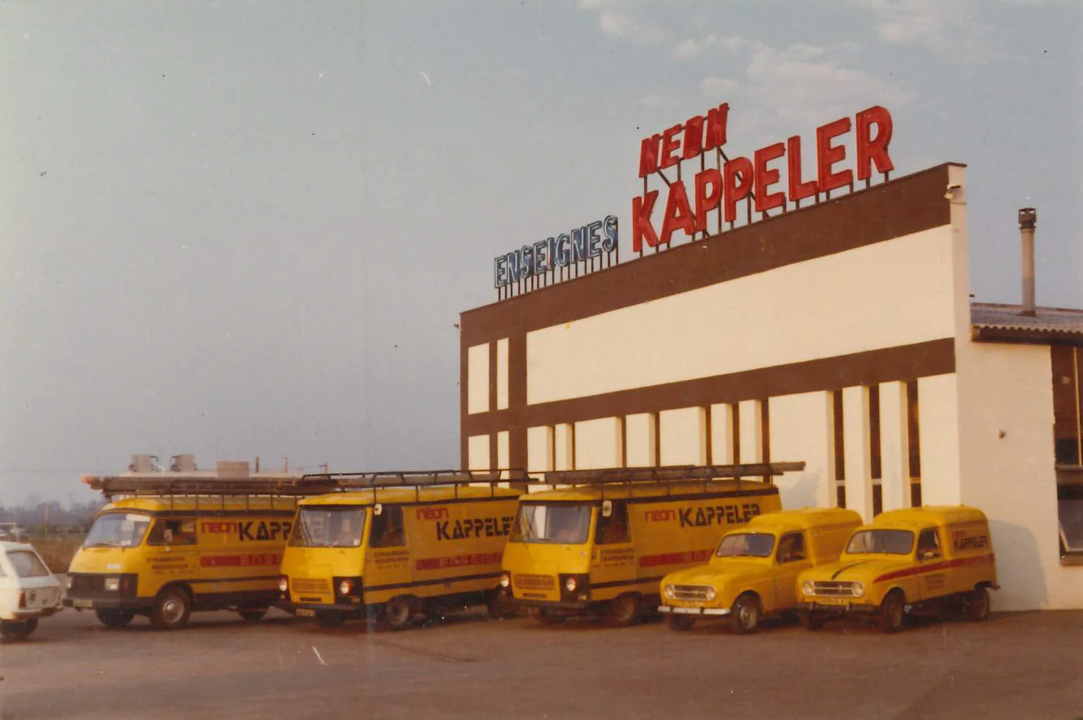 Usine Kappeler Enseignes à Fegersheim et flotte de véhicules Usine Kappeler Enseignes à Fegersheim et flotte de véhicules